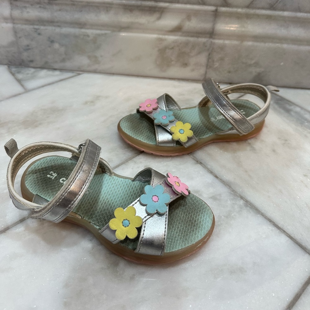 Size 12 Girls Light Up Bottom Carter’s Sandals